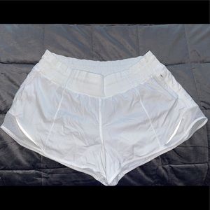 Lululemon hotty hot shorts high rise 2.5”